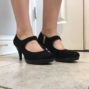 Bandolino Size 7 Black Suede Pumps